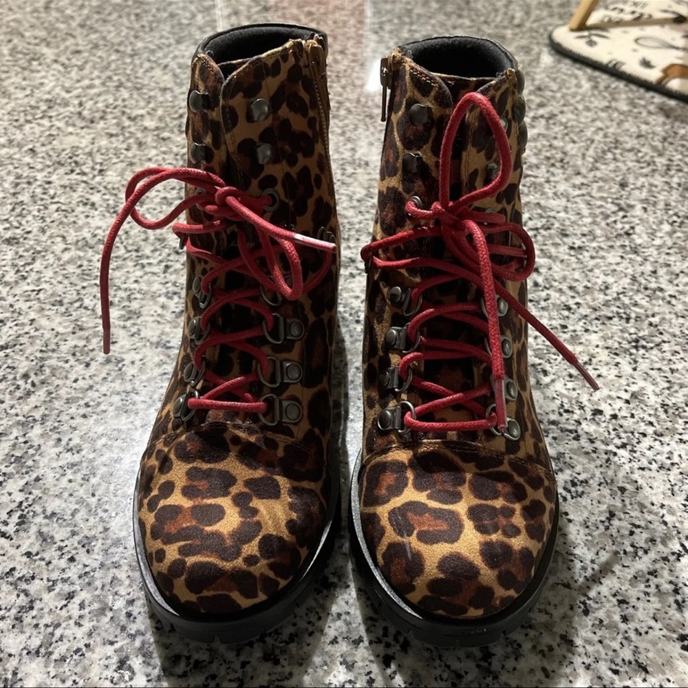 Combat boots